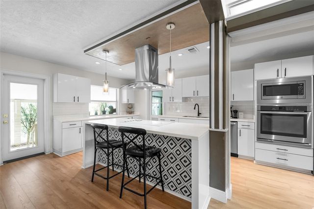 1502 W MEADOWBROOK AVENUE, Tampa, FL 33612