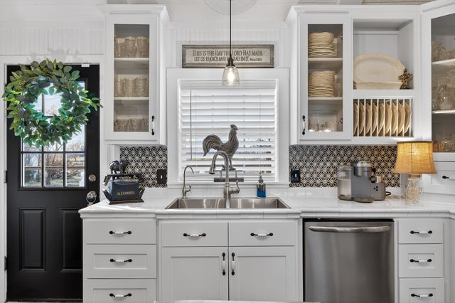 2074 W Fm 922, Valley View, TX 76272