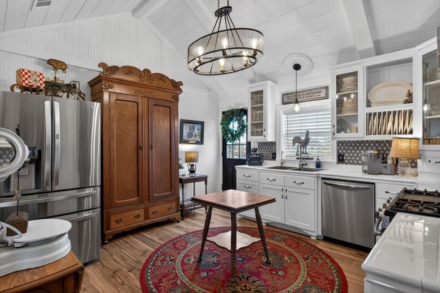 2074 W Fm 922, Valley View, TX 76272