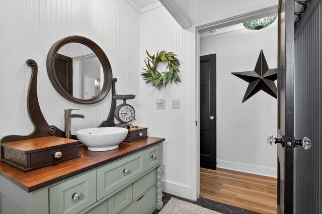 2074 W Fm 922, Valley View, TX 76272