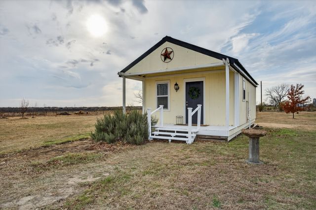 2074 W Fm 922, Valley View, TX 76272