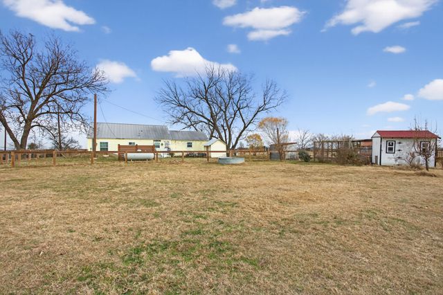 2074 W Fm 922, Valley View, TX 76272