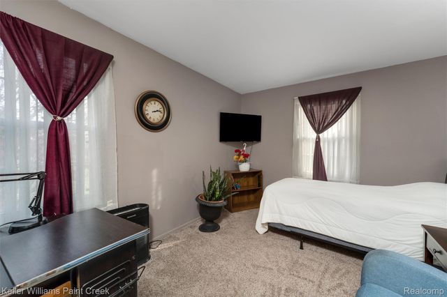 15895 Cambridge Drive, Clinton Charter Township, MI 48038