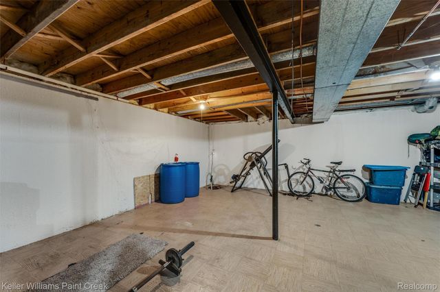 15895 Cambridge Drive, Clinton Charter Township, MI 48038