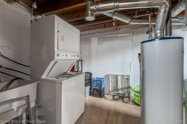 15895 Cambridge Drive, Clinton Charter Township, MI 48038