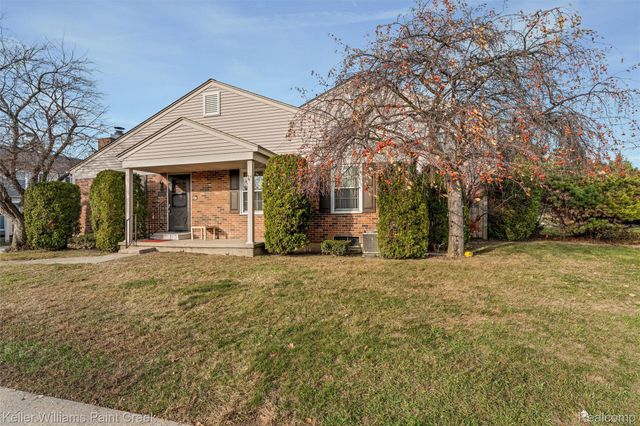 15895 Cambridge Drive, Clinton Charter Township, MI 48038