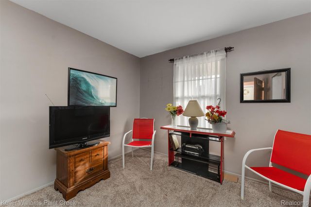 15895 Cambridge Drive, Clinton Charter Township, MI 48038