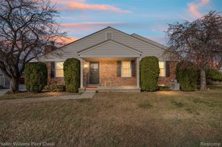 15895 Cambridge Drive, Clinton Charter Township, MI 48038