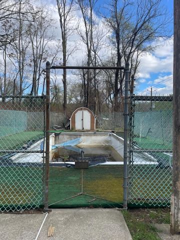 747 Bloomingburg Road, Bloomingburg, NY 12721