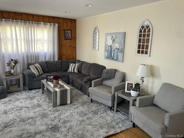 747 Bloomingburg Road, Bloomingburg, NY 12721