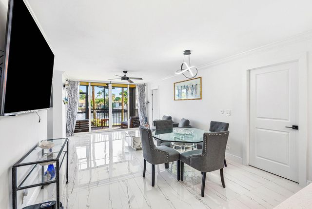 18 Royal Palm Way Way 109, Boca Raton, FL 33432