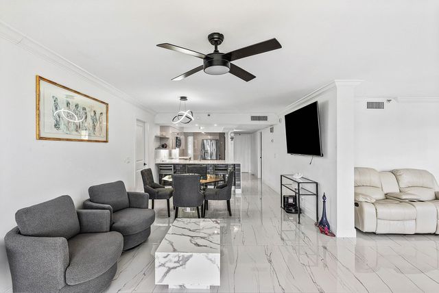 18 Royal Palm Way Way 109, Boca Raton, FL 33432