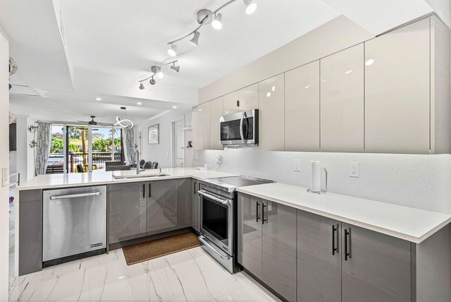 18 Royal Palm Way Way 109, Boca Raton, FL 33432