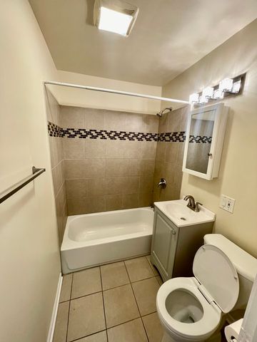 8538 S Buffalo Avenue, Chicago, IL 60617