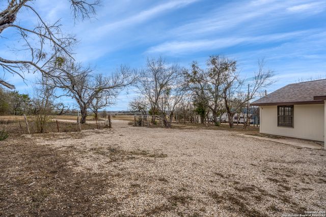 9557 Green Valley, Marion, TX 78124