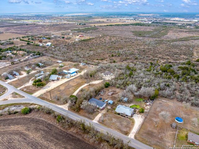 9557 Green Valley, Marion, TX 78124