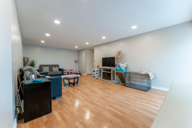 1132 E Randville Drive 2H, Palatine, IL 60074