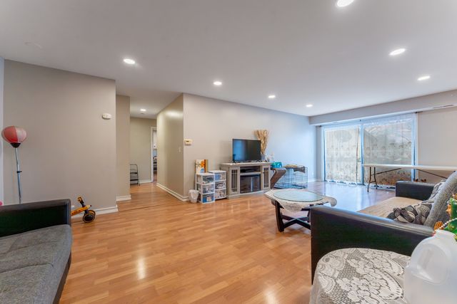 1132 E Randville Drive 2H, Palatine, IL 60074