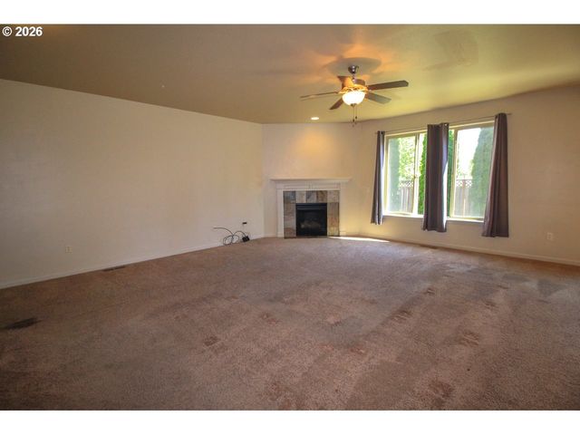 6398 Se GETTMAN Ter, Hillsboro, OR 97123