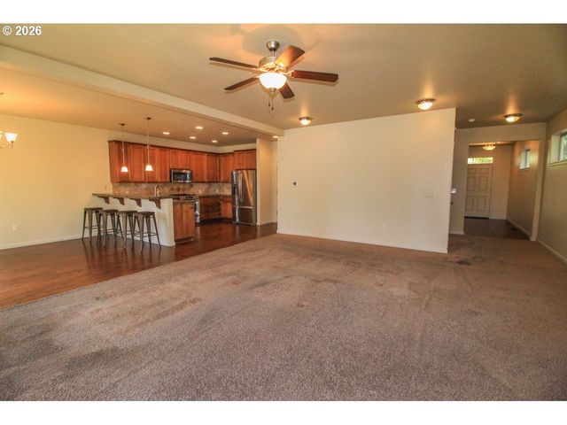 6398 Se GETTMAN Ter, Hillsboro, OR 97123