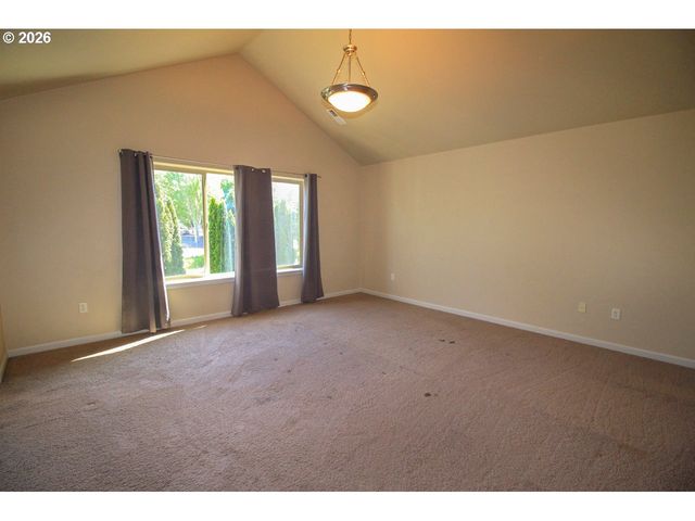 6398 Se GETTMAN Ter, Hillsboro, OR 97123