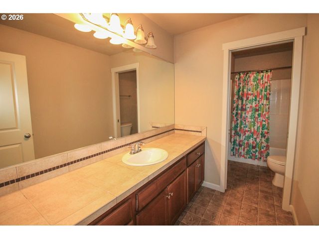 6398 Se GETTMAN Ter, Hillsboro, OR 97123