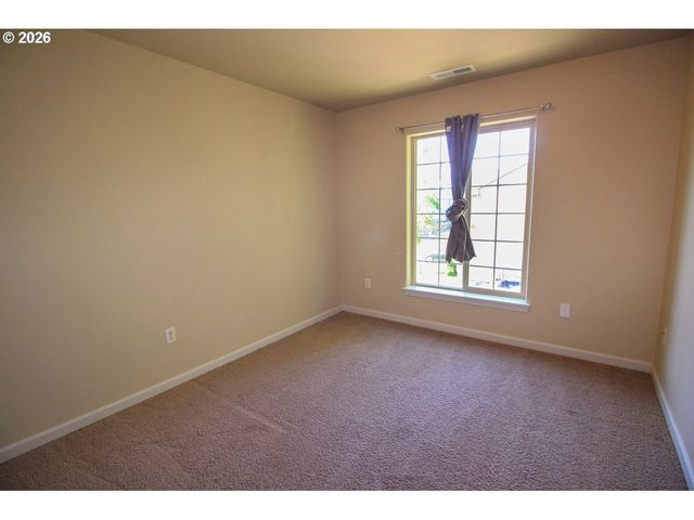 6398 Se GETTMAN Ter, Hillsboro, OR 97123