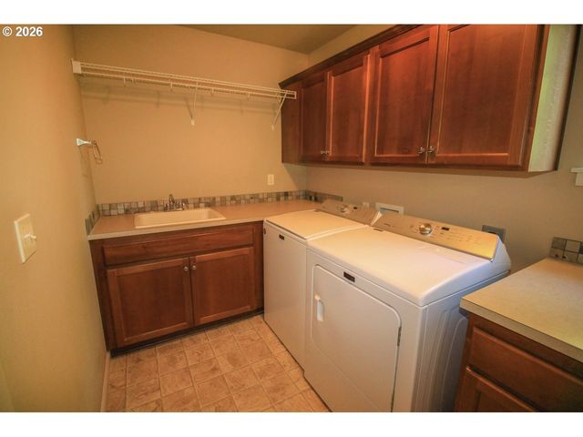 6398 Se GETTMAN Ter, Hillsboro, OR 97123