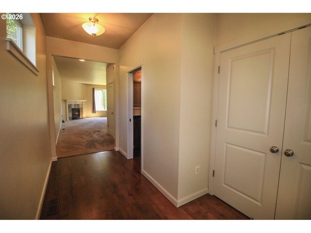 6398 Se GETTMAN Ter, Hillsboro, OR 97123