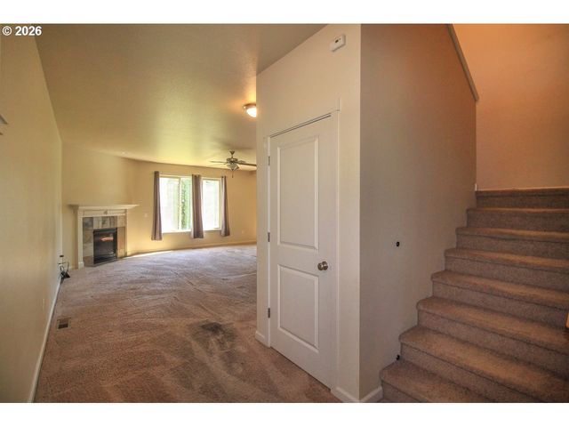 6398 Se GETTMAN Ter, Hillsboro, OR 97123