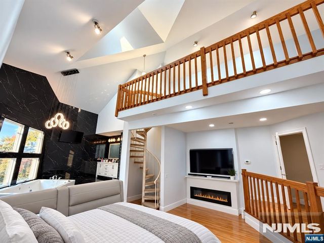 710 Totowa Road, Totowa, NJ 07512
