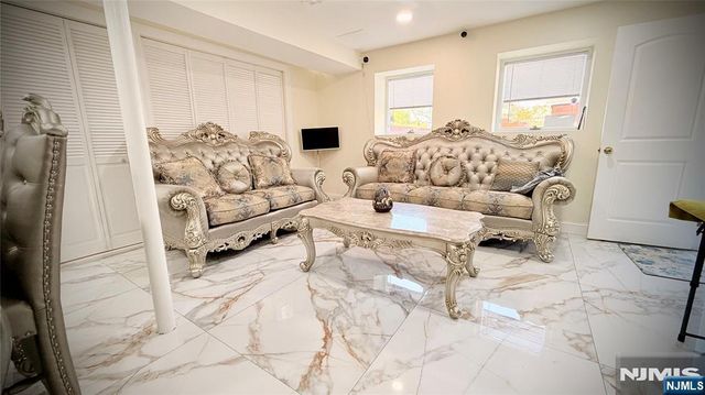 710 Totowa Road, Totowa, NJ 07512