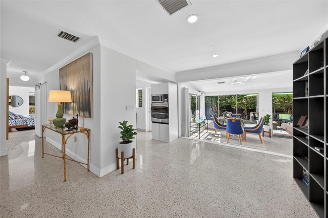 2701 NE 10th Terrace, Wilton Manors, FL 33334