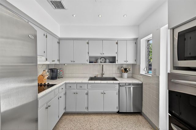 2701 NE 10th Terrace, Wilton Manors, FL 33334