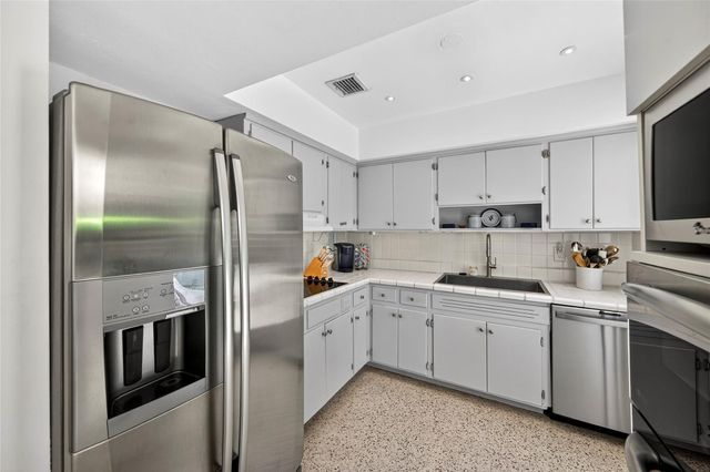 2701 NE 10th Terrace, Wilton Manors, FL 33334