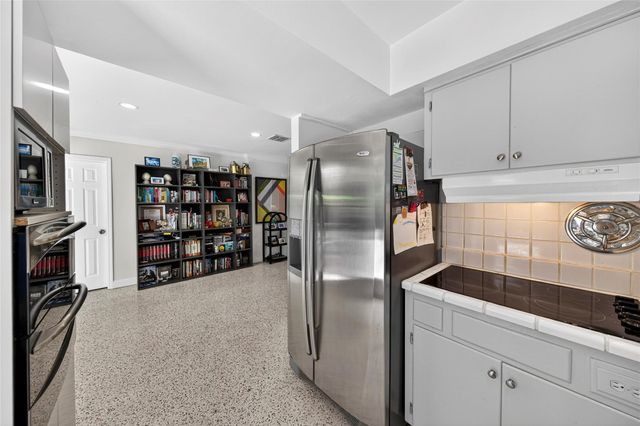 2701 NE 10th Terrace, Wilton Manors, FL 33334