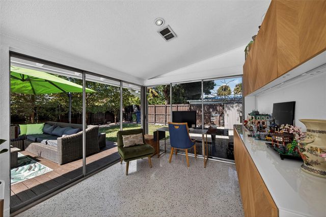 2701 NE 10th Terrace, Wilton Manors, FL 33334