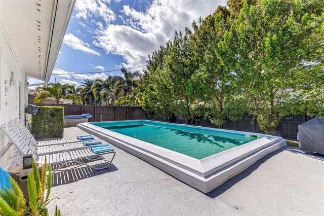 2701 NE 10th Terrace, Wilton Manors, FL 33334