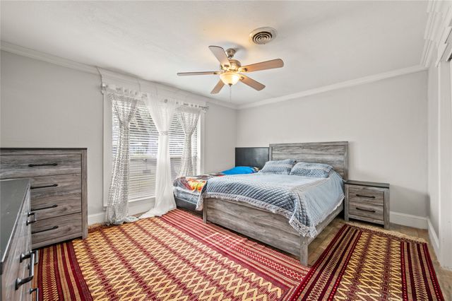 2105 Cloverdale Street, Arlington, TX 76010