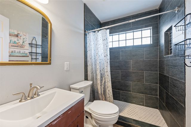 2105 Cloverdale Street, Arlington, TX 76010