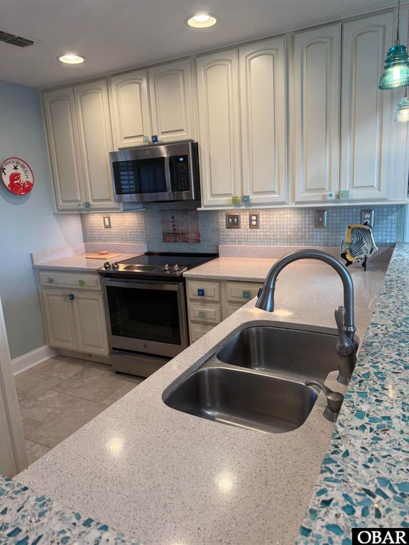 Image 28 of property listing at 125 Pirates Way Unit# 125D, Manteo, NC 27954