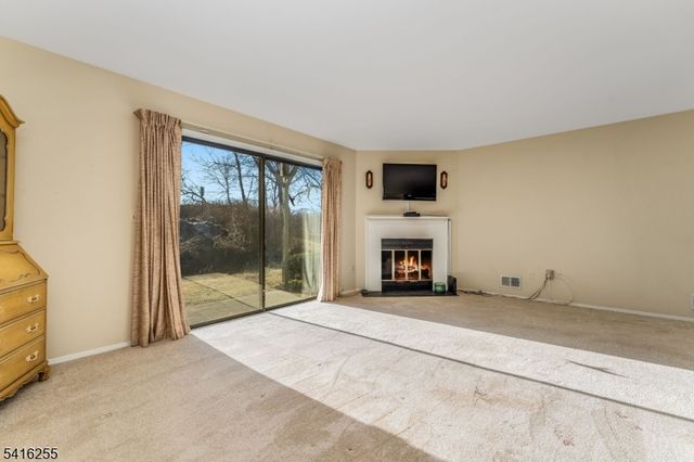 813 Spruce Hills Dr 813, Glen Gardner Boro, NJ 08826