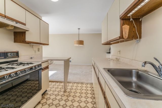 813 Spruce Hills Dr 813, Glen Gardner Boro, NJ 08826