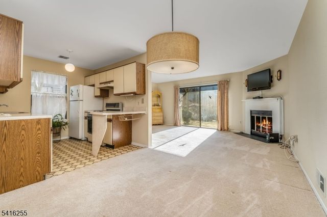 813 Spruce Hills Dr 813, Glen Gardner Boro, NJ 08826