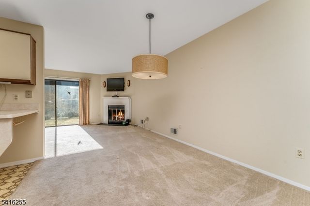 813 Spruce Hills Dr 813, Glen Gardner Boro, NJ 08826