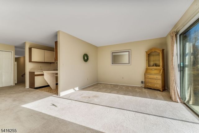 813 Spruce Hills Dr 813, Glen Gardner Boro, NJ 08826