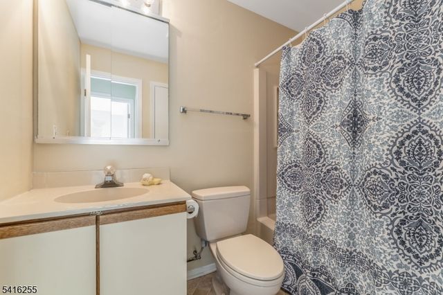 813 Spruce Hills Dr 813, Glen Gardner Boro, NJ 08826