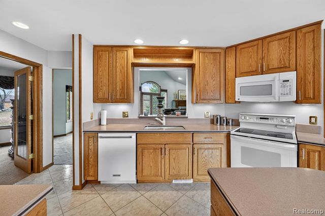 4891 Maceri Circle, Sterling Heights, MI 48314