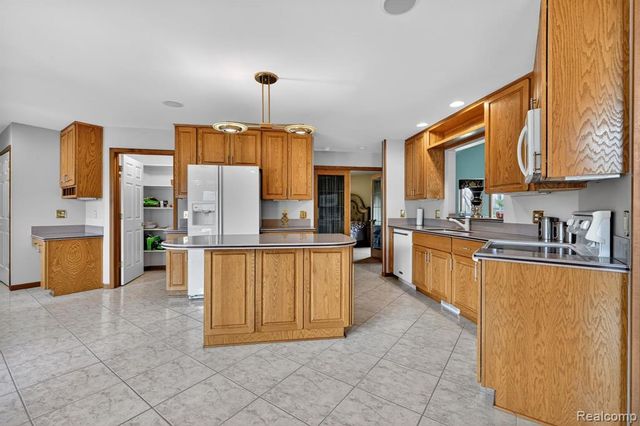 4891 Maceri Circle, Sterling Heights, MI 48314