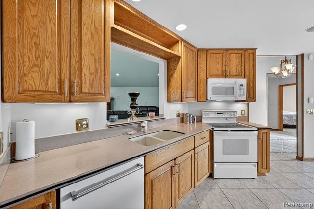 4891 Maceri Circle, Sterling Heights, MI 48314